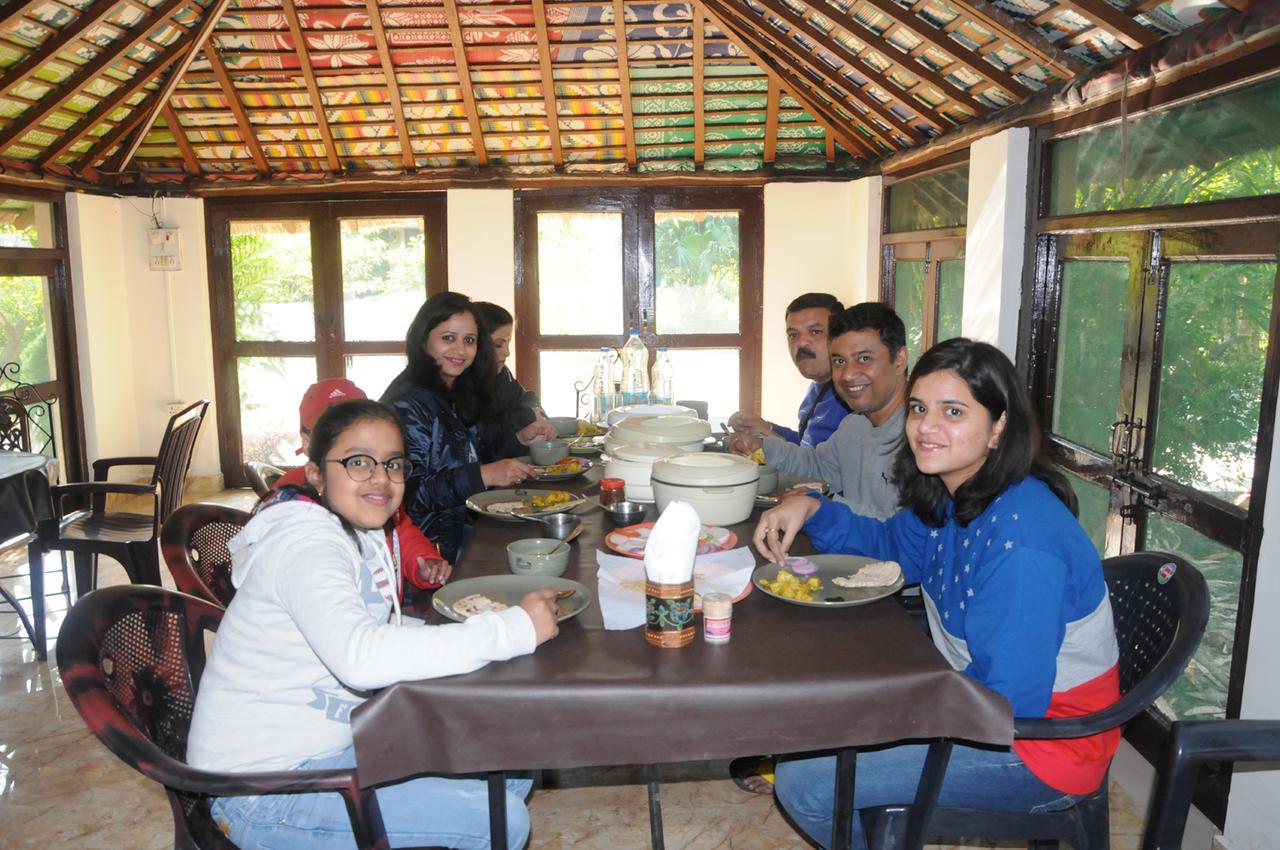 V Resorts Dudhwa Wilderness Camp Lakhimpur Extérieur photo