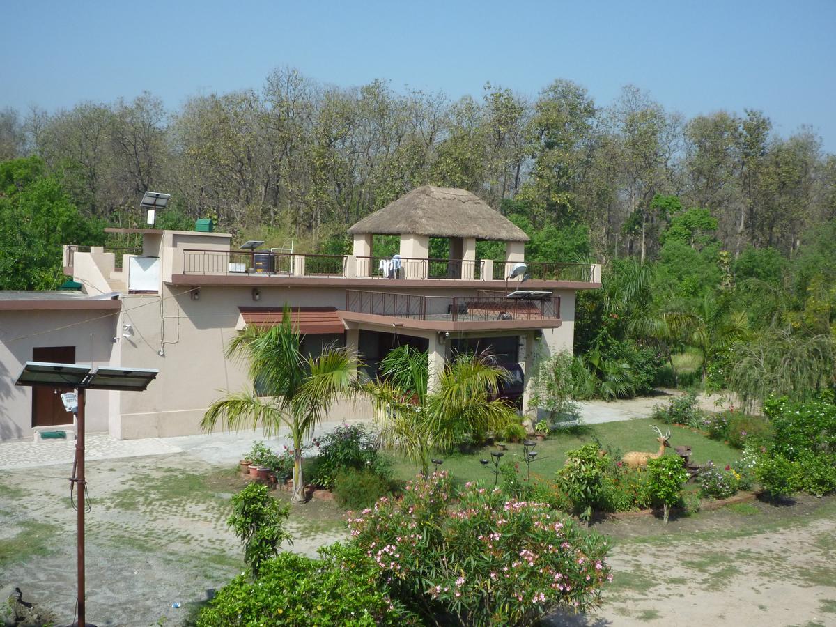 V Resorts Dudhwa Wilderness Camp Lakhimpur Extérieur photo
