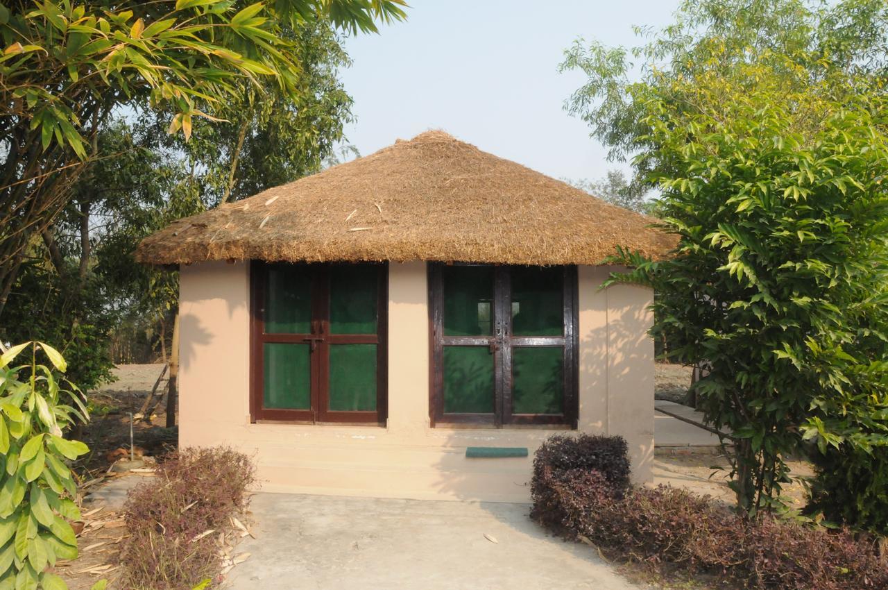 V Resorts Dudhwa Wilderness Camp Lakhimpur Extérieur photo